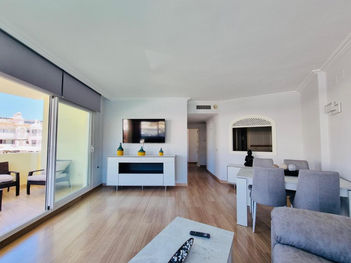 G&G Isla Marina Puerto Apartment Benalmadena Bagian luar foto